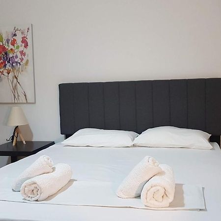 Olive Apartment- Athens Center, 4 Bd, 1.5 Bath Exteriér fotografie