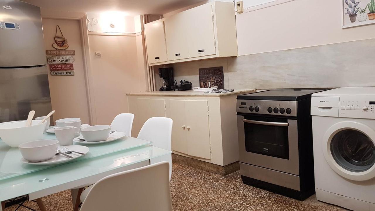 Olive Apartment- Athens Center, 4 Bd, 1.5 Bath Exteriér fotografie
