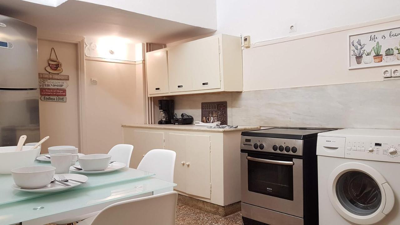 Olive Apartment- Athens Center, 4 Bd, 1.5 Bath Exteriér fotografie